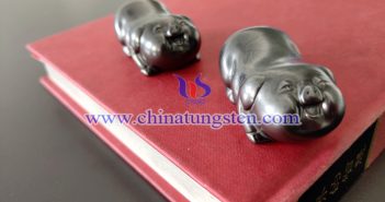 “金榜題名”的吉祥物：創(chuàng)意鎢金生肖豬圖片