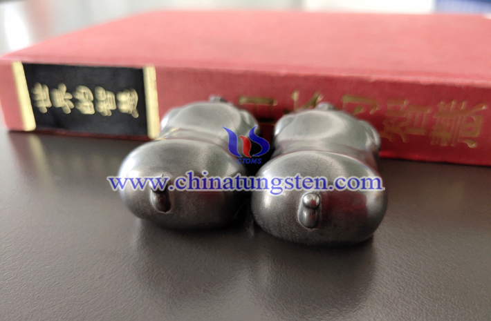 “金榜題名”的吉祥物：創(chuàng)意鎢金生肖豬圖片
