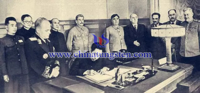 1953年5月15日，周恩來總理代表中國政府，在莫斯科簽定蘇聯(lián)援建中國156個(gè)項(xiàng)目的“中蘇協(xié)定”