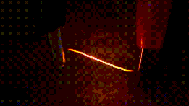 細(xì)鎢絲空氣中通電高溫?cái)嗔? width=