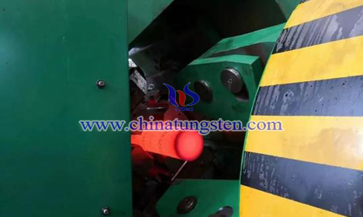 process of new large radial fine forging machine forging high end bar picture