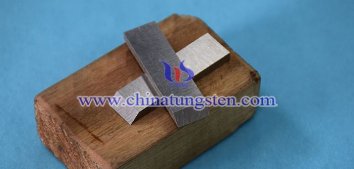 tungsten carbide blade applied for cutting nose bridge bar of surgical mask picture